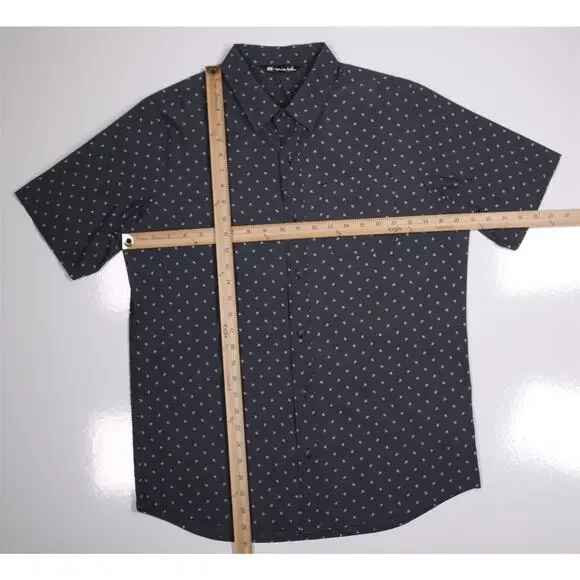 Travis Mathew Gray Print Design Short Sleeve Button Up Shirt Mens Medium - Picture 3 of 7